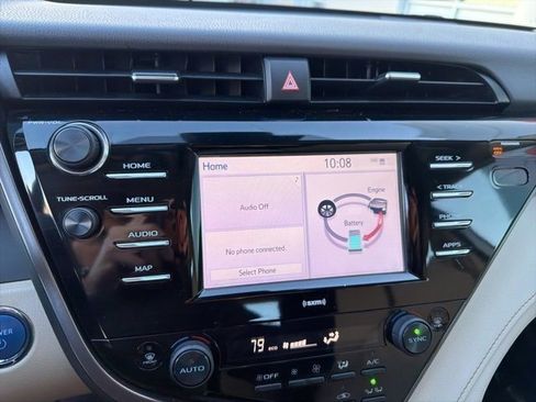 Used 2020 Toyota Camry LE image 9