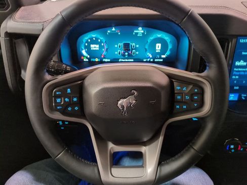 Used 2025 Ford Bronco Badlands image 19