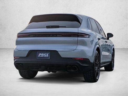 Used 2025 Porsche Cayenne image 5