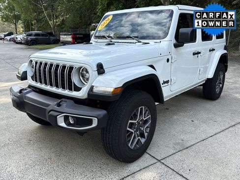 Used 2026 Jeep Wrangler Unlimited Sahara AWD/4WD image 3