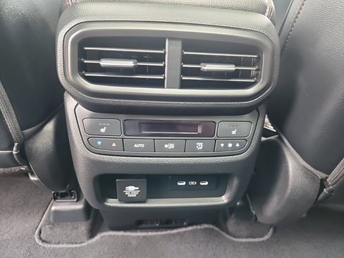 Used 2025 Honda Pilot Black Edition image 30