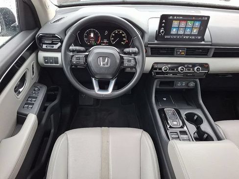 Certified 2023 Honda Pilot Touring image 8