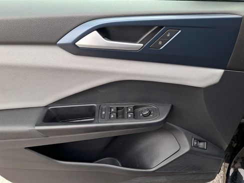 Used 2022 Volkswagen Taos SE image 12