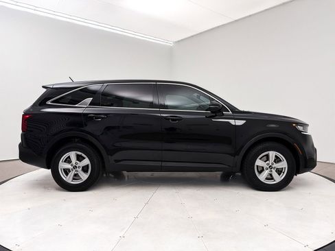 Used 2022 Kia Sorento LX image 28