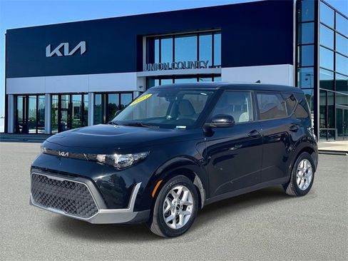 Used 2023 Kia Soul LX w/ LX Technology Package image 9