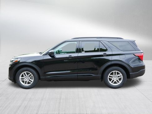 Used 2026 Ford Explorer Active AWD/4WD image 4