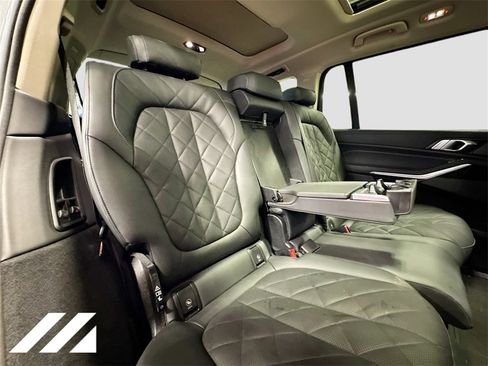 Used 2024 BMW X7 xDrive40i w/ Premium Package image 32