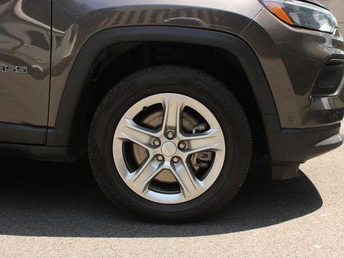 Used 2024 Jeep Compass Latitude AWD/4WD image 4