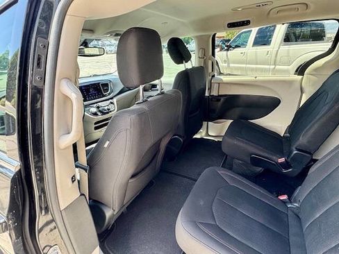 Used 2017 Chrysler Pacifica Touring Plus FWD image 11