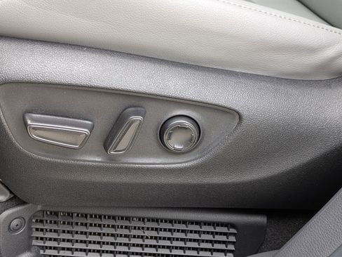 Certified 2024 Toyota Sienna Limited FWD image 11