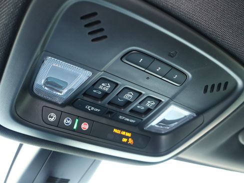 Used 2023 Chevrolet Traverse High Country AWD/4WD image 23