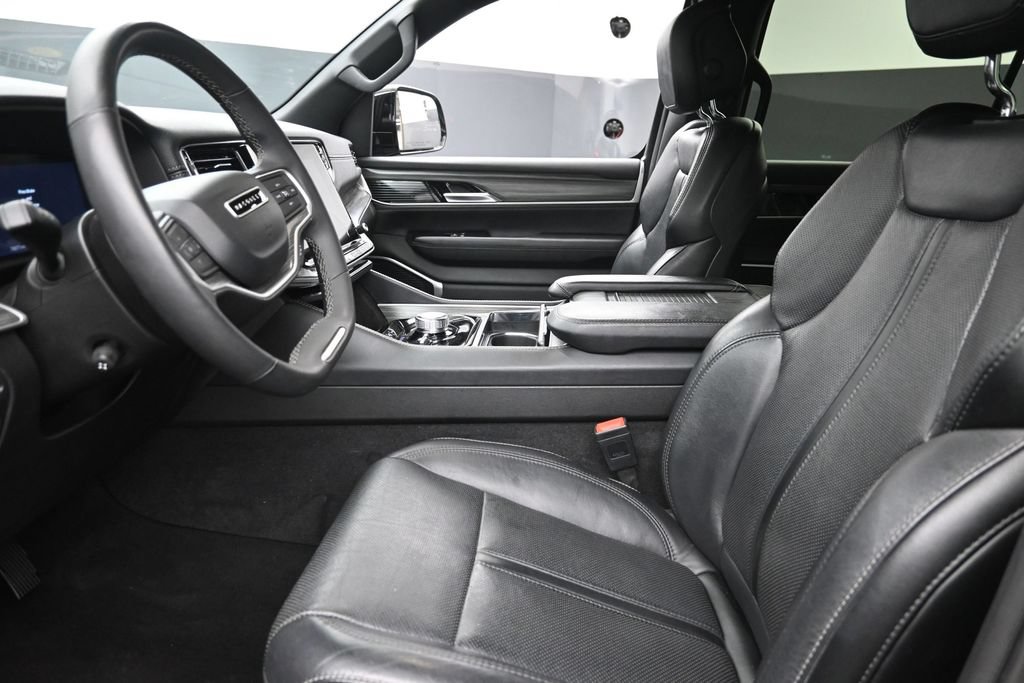 Used 2024 Jeep Wagoneer Series II AWD/4WD image 19