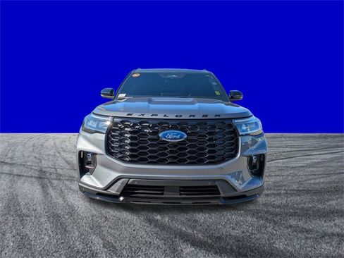 Certified 2025 Ford Explorer ST-Line w/ Premium Package image 9