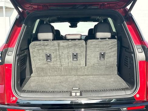 Used 2024 Chevrolet Traverse RS w/ LPO, Floor Liner Package FWD image 12