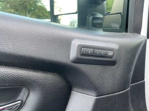 Used 2019 Nissan Titan PRO-4X w/ Pro-4x Convenience Package AWD/4WD image 15