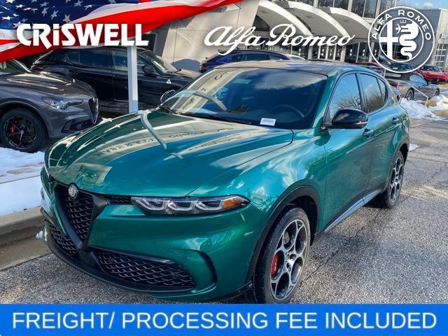 New 2025 Alfa Romeo Tonale w/ Premium Package AWD/4WD image 2