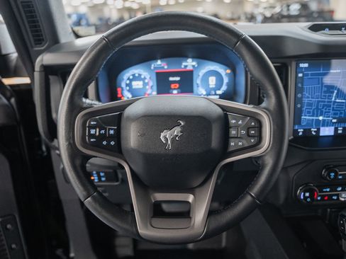 Used 2025 Ford Bronco Badlands image 38