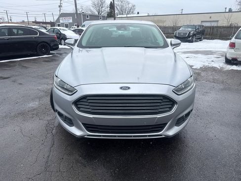 Used 2014 Ford Fusion SE w/ Equipment Group 202A image 2