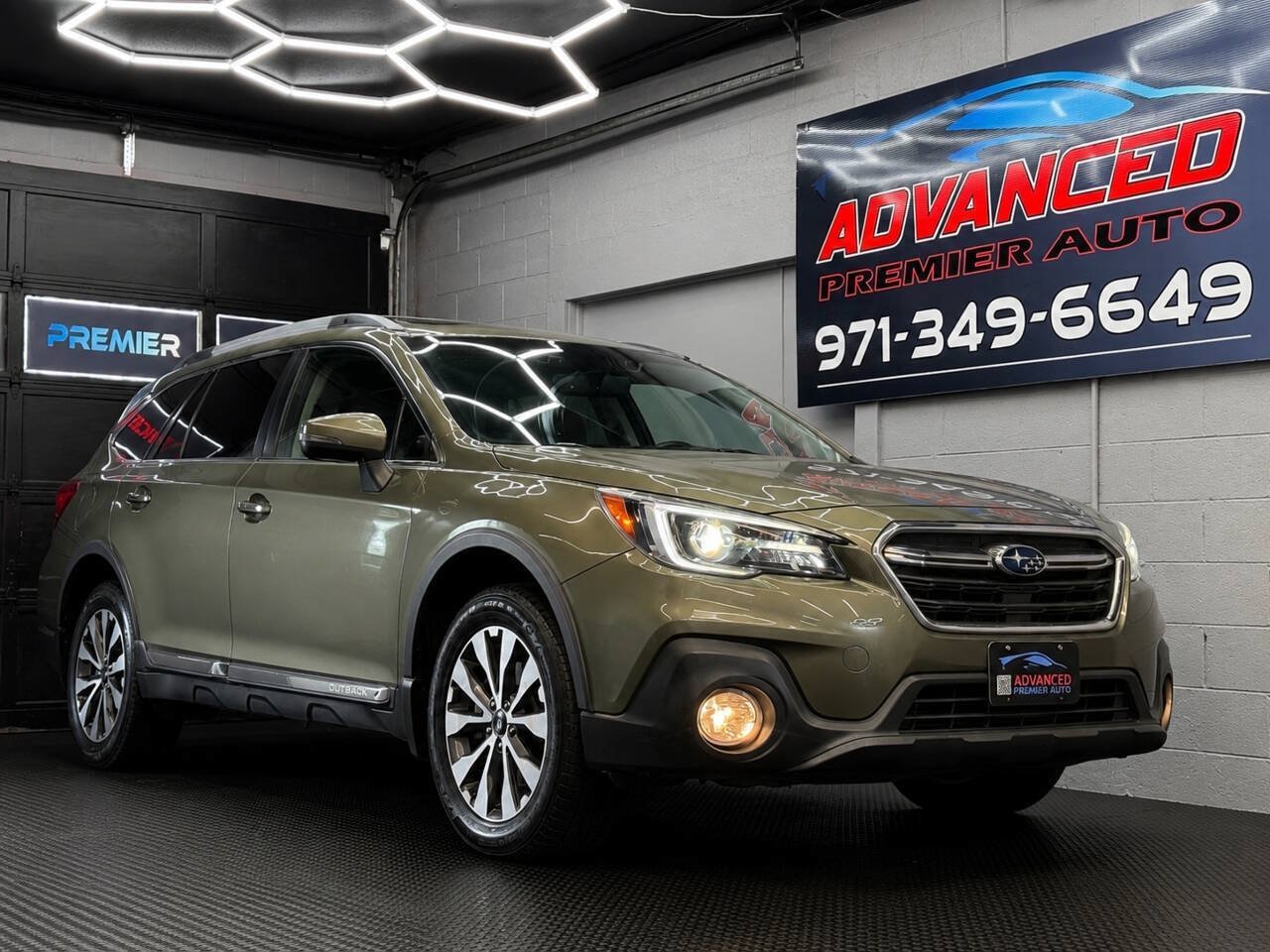 Used 2018 Subaru Outback 3.6R Touring w/ Protection Package #1 AWD/4WD image 1