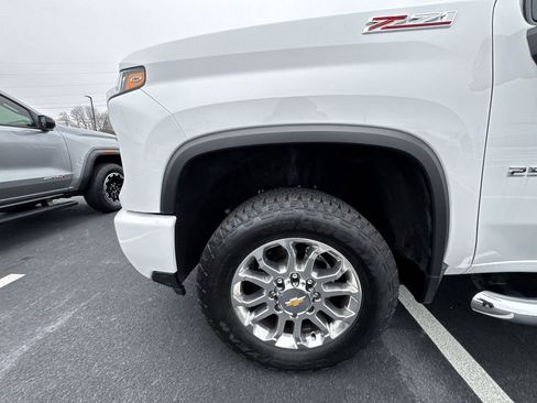 Used 2025 Chevrolet Silverado 2500 LT w/ Z71 Chrome Sport Edition image 10