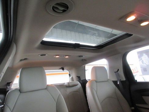 Used 2011 GMC Acadia Denali image 40