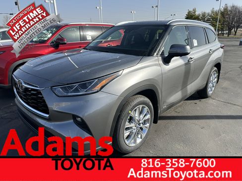 Used 2026 Toyota Highlander Limited image 4