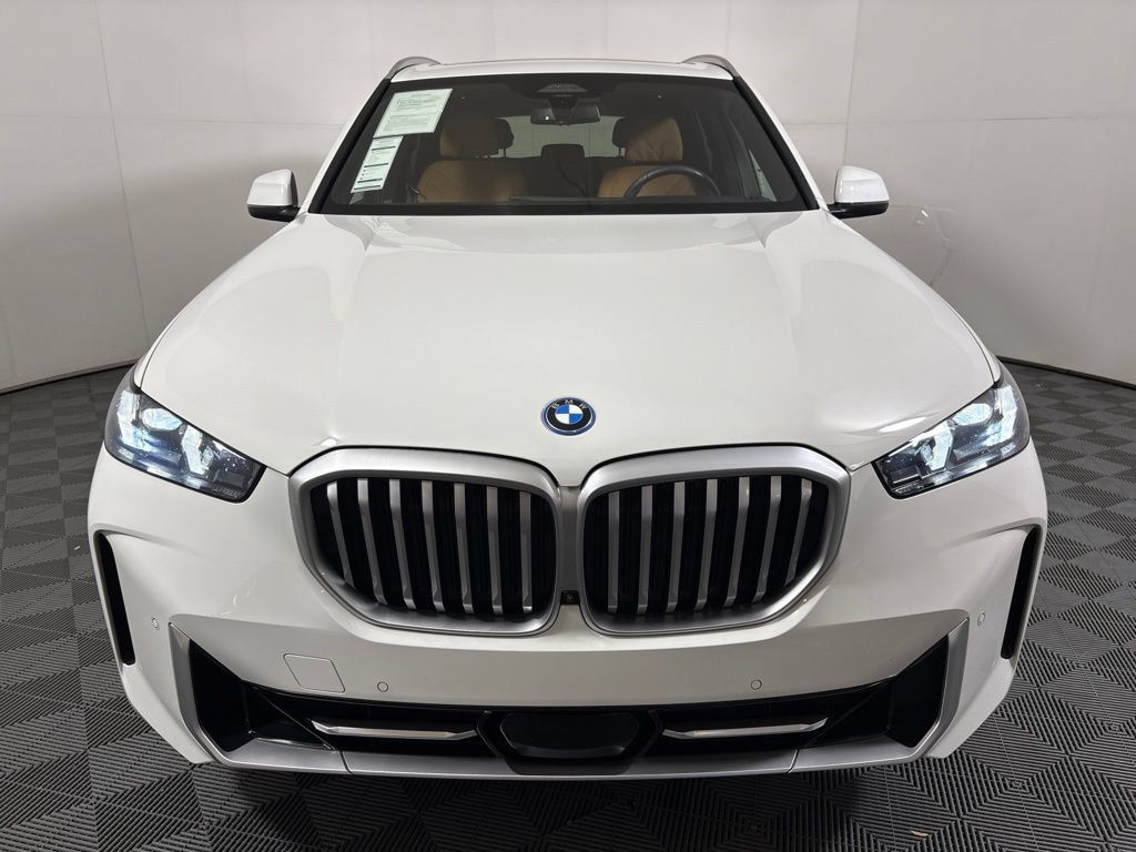 Certified 2024 BMW X5 xDrive50e w/ Climate Comfort Package AWD/4WD image 3