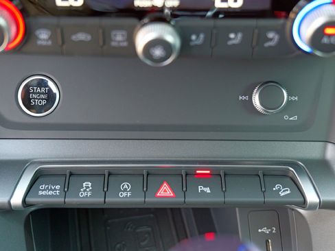 New 2025 Audi Q3 2.0T Premium image 18