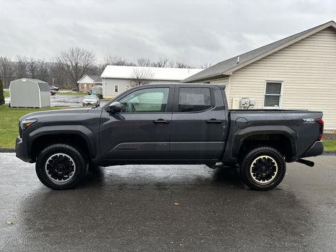 Used 2024 Toyota Tacoma TRD Off-Road image 6
