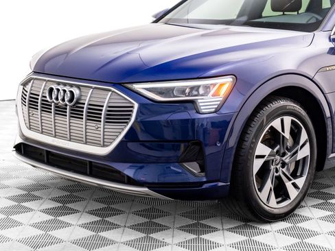 Used 2022 Audi e-tron Premium Plus w/ Premium Plus Package image 39