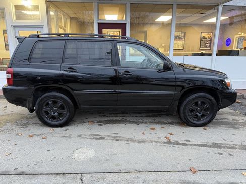 Used 2007 Toyota Highlander 4WD V6 w/ 3rd Row image 3