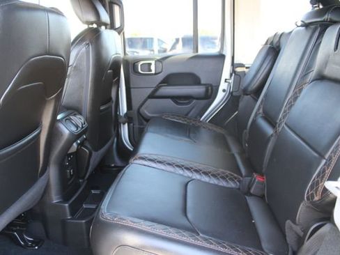 Used 2023 Jeep Wrangler Unlimited Sahara AWD/4WD image 38