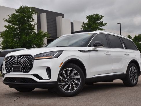 New 2026 Lincoln Aviator 2WD image 1