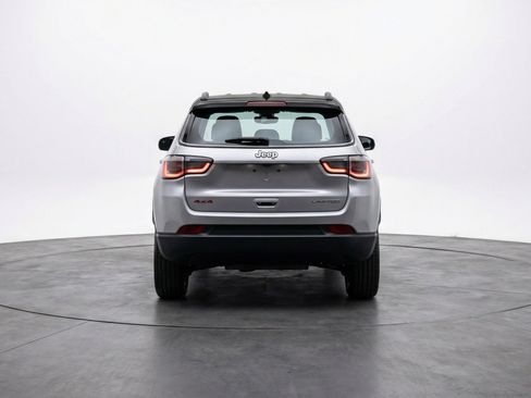 Used 2025 Jeep Compass Trailhawk AWD/4WD image 7