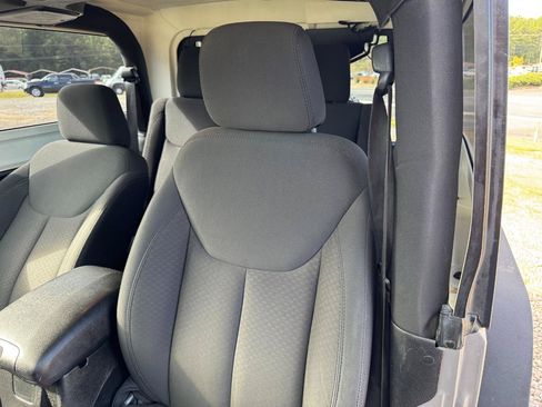 Used 2015 Jeep Wrangler 4WD Sport image 26