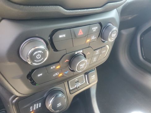 Used 2022 Jeep Renegade Altitude AWD/4WD image 20