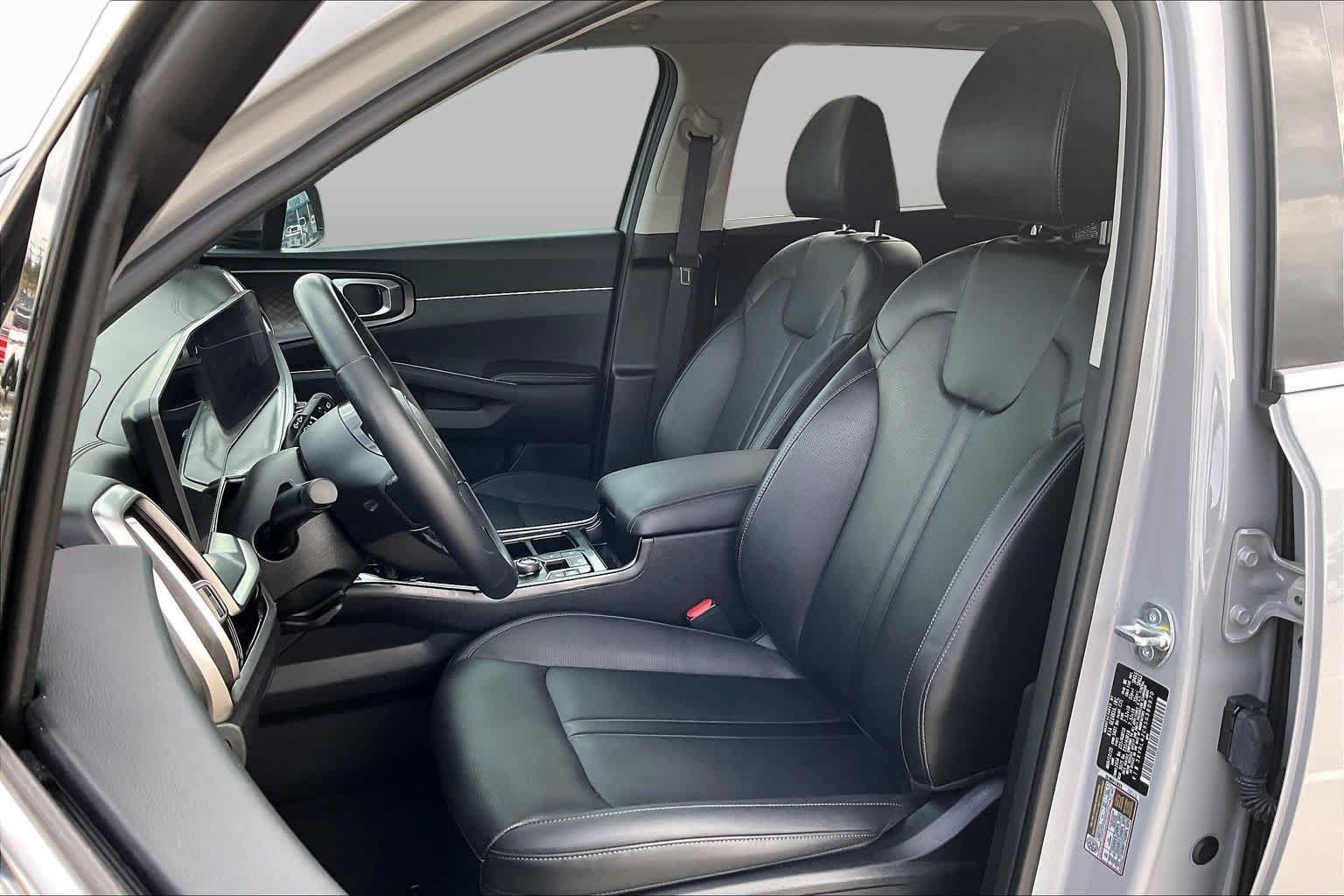 Used 2025 Kia Sorento S w/ Panoramic Sunroof Package FWD image 8