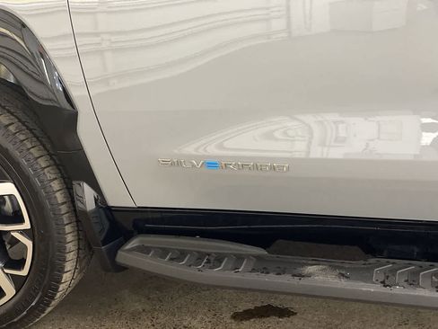 Used 2025 Chevrolet Silverado EV RST AWD/4WD image 10