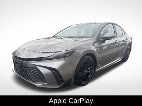Used 2025 Toyota Camry SE FWD image 8