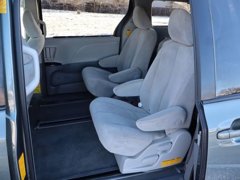 Used 2014 Toyota Sienna LE image 20