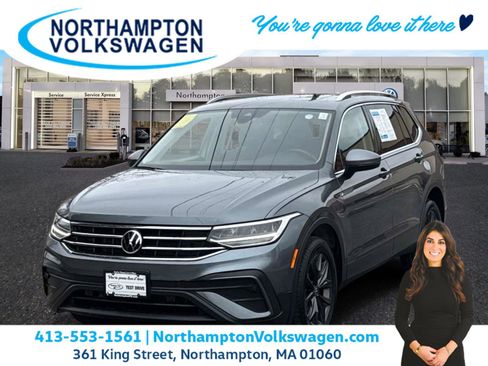 Used 2022 Volkswagen Tiguan SE w/ Panoramic Sunroof Package image 1