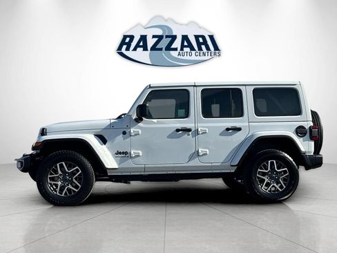 Used 2025 Jeep Wrangler Unlimited Sahara AWD/4WD image 6