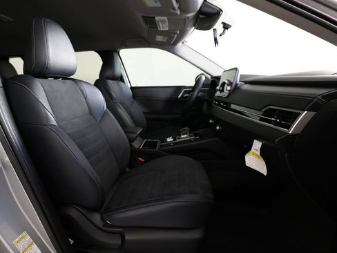 Used 2025 Mitsubishi Outlander SE AWD/4WD image 9