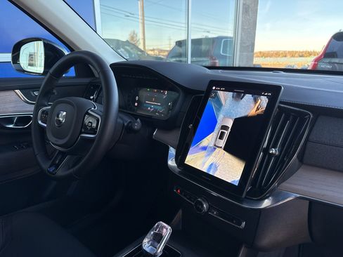 Used 2025 Volvo XC90 B6 Plus image 13