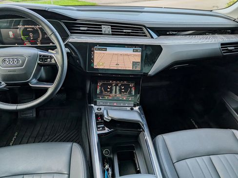 Used 2021 Audi e-tron Premium w/ Towing Package image 37
