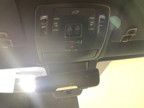 Used 2026 Toyota Sienna Platinum image 29