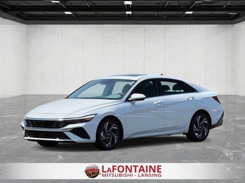 Used 2025 Hyundai Elantra SEL FWD image 1