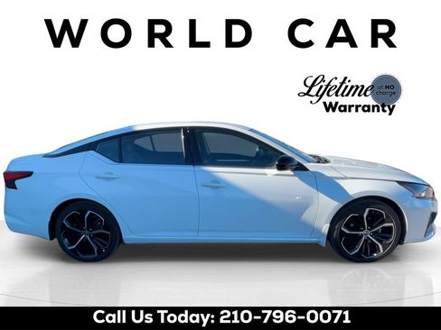 Used 2024 Nissan Altima 2.5 SR w/ SR Premium Package image 2