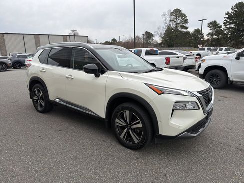 Used 2023 Nissan Rogue SL w/ SL Premium Package image 9