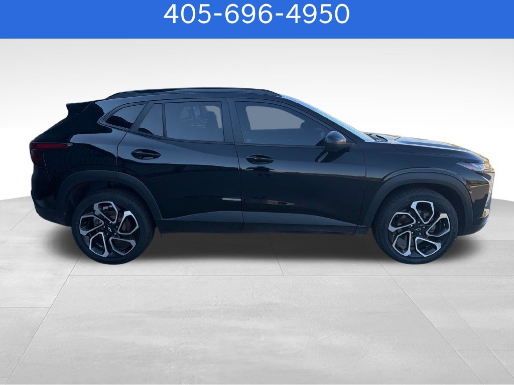 Used 2024 Chevrolet Trax RS w/ Sunroof Package FWD image 7